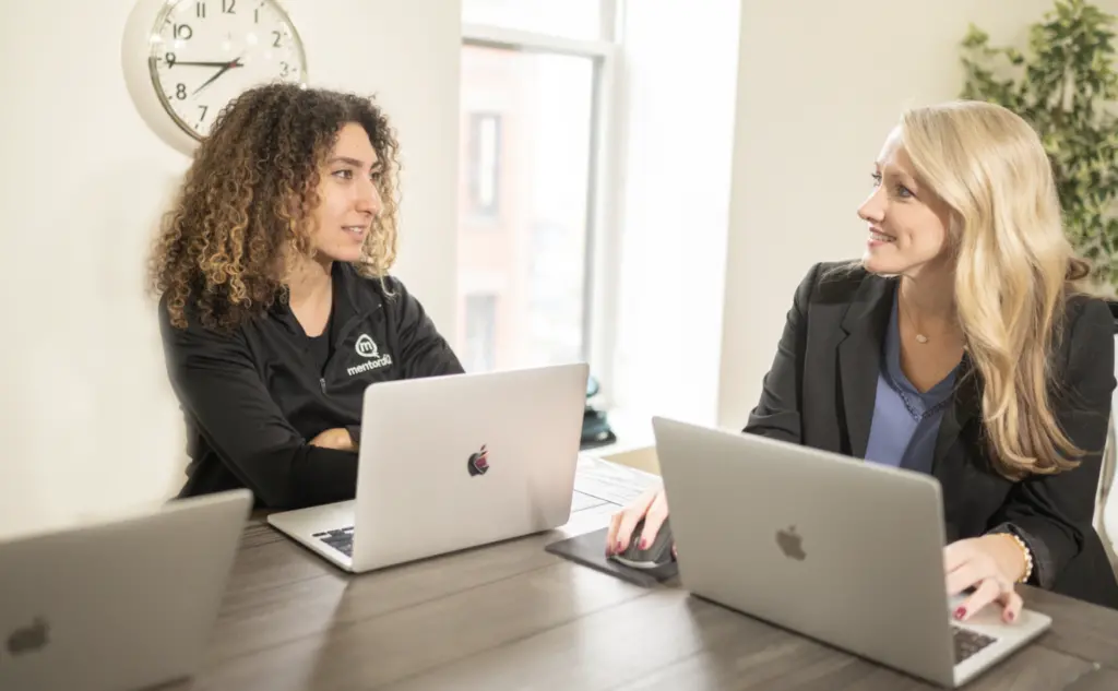 Jumpstart Guide to Building a Women's Employee Resource Group 6 Two women in an ERG mentoring session collaborating.